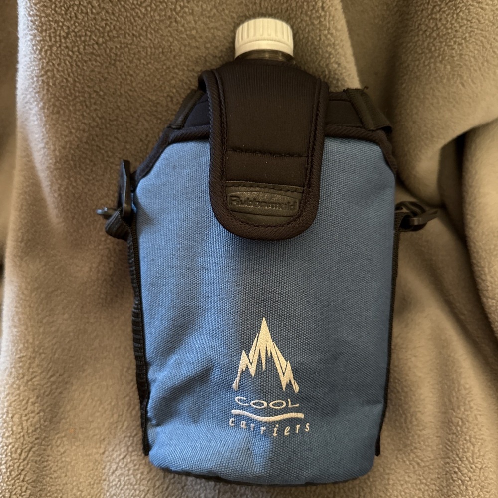 Vintage Rubbermaid Cool Carriers For Water Bottle NEW Blue Hiking Festivals